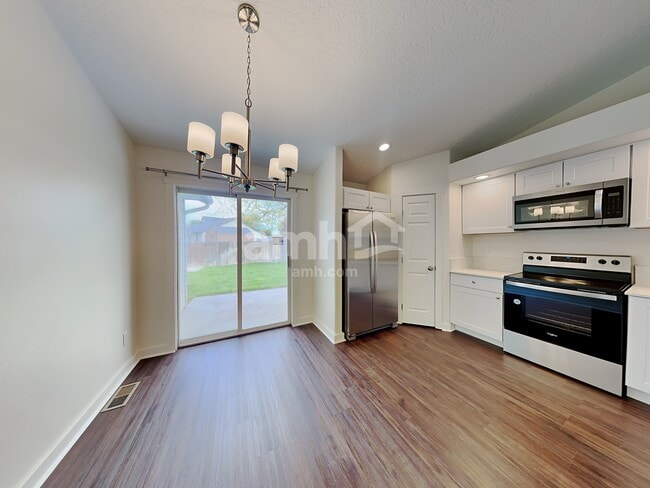 Building Photo - 536 N Copper River Dr