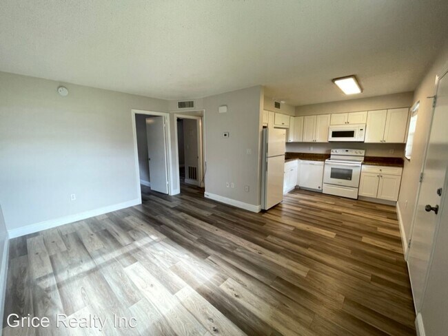 Building Photo - 2 br, 1 bath House - 3325 Airport Rd. N J2