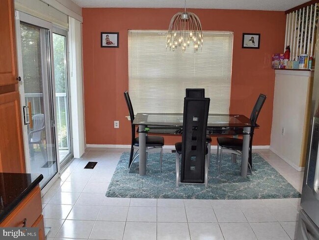 Foto del edificio - 2 Halstead Pl