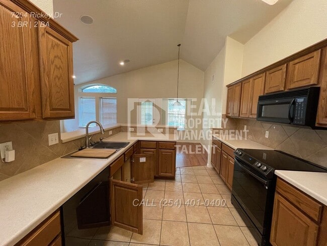 Building Photo - 7204 Rickey Dr