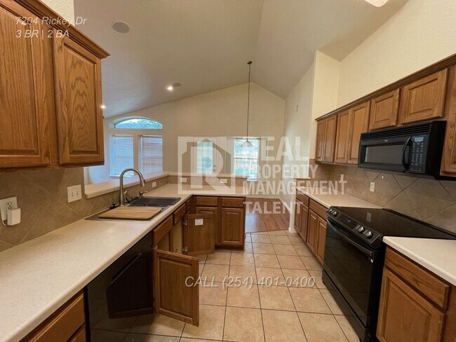 Foto del edificio - 7204 Rickey Dr