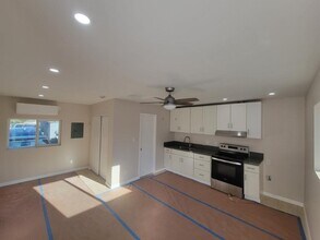 Building Photo - 934 Cedar St