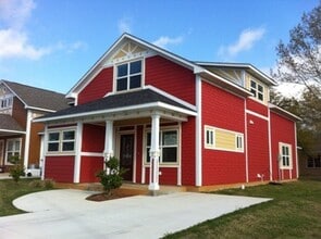 Building Photo - 104 E Lee St