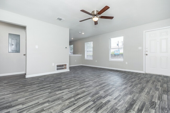 Sala de estar C2 - Waterford Park Apartments