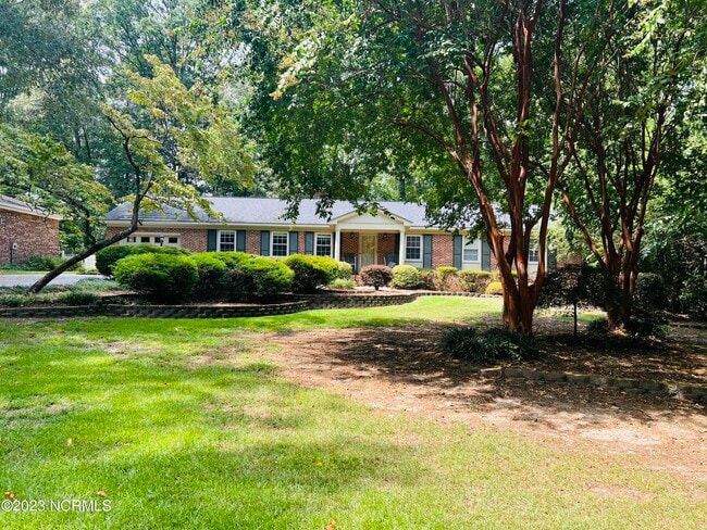 Building Photo - 1902 Fairview Way