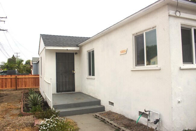 Foto del edificio - 12832 Magnolia St