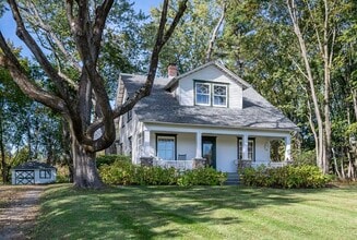 Building Photo - 703 Church Ave