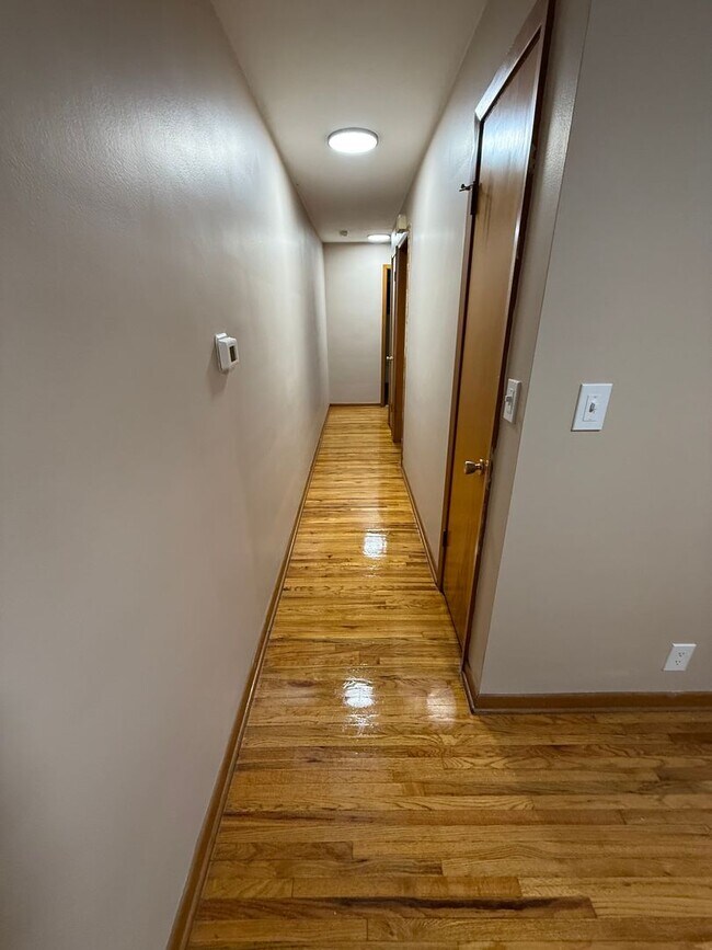 Foto del edificio - Large 2 bedroom with garage