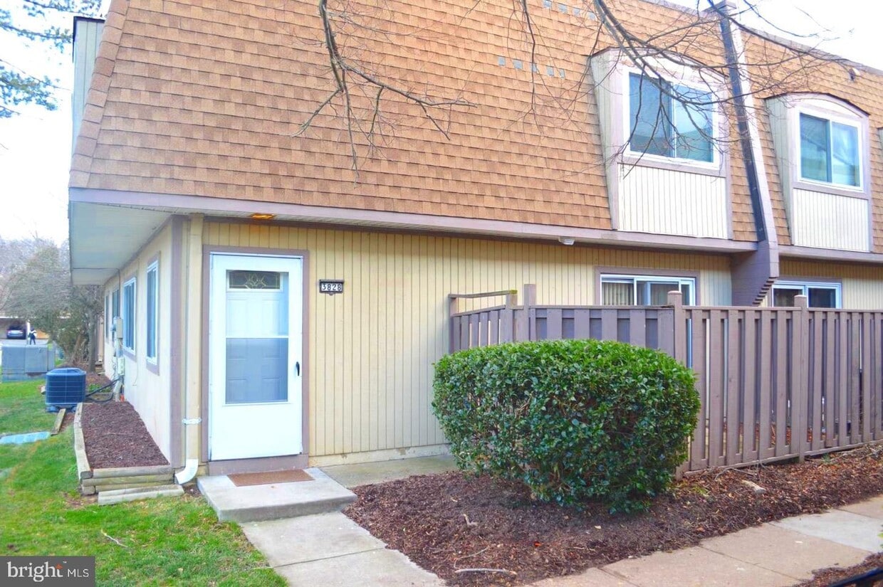 3828 Miramonte Pl Unit B, Alexandria, VA 22309 Condo for Rent in