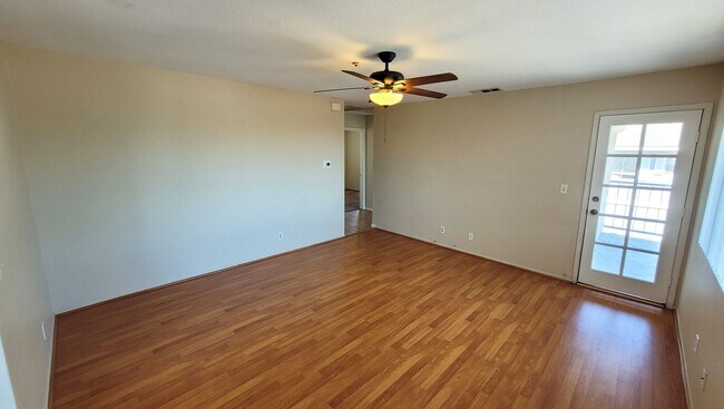 Building Photo - Upstairs 3 Bedroom 2 Bath Apartment with H...
