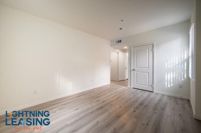 Building Photo - Spacious and stylish two-bedroom with priv...