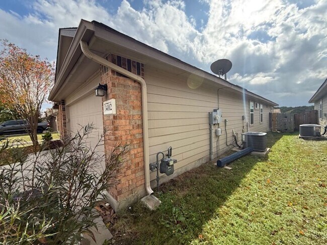 Building Photo - Lovely One-Story Home with Open Floor Plan & Amazing Amenities