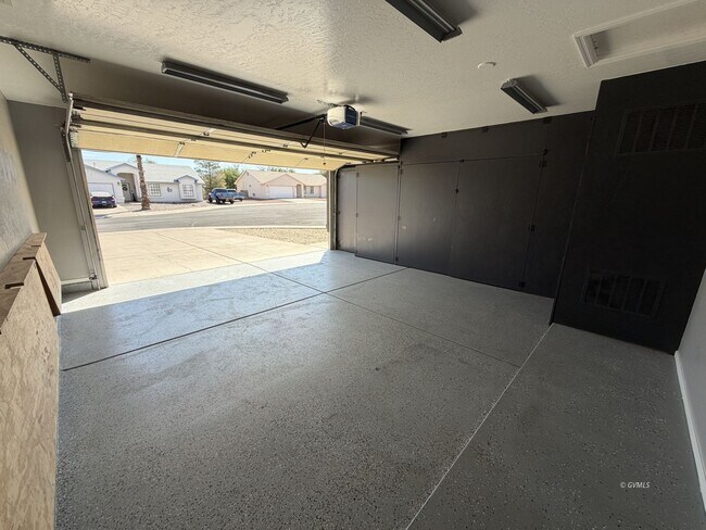 Foto del edificio - 1652 Roadrunner Ln