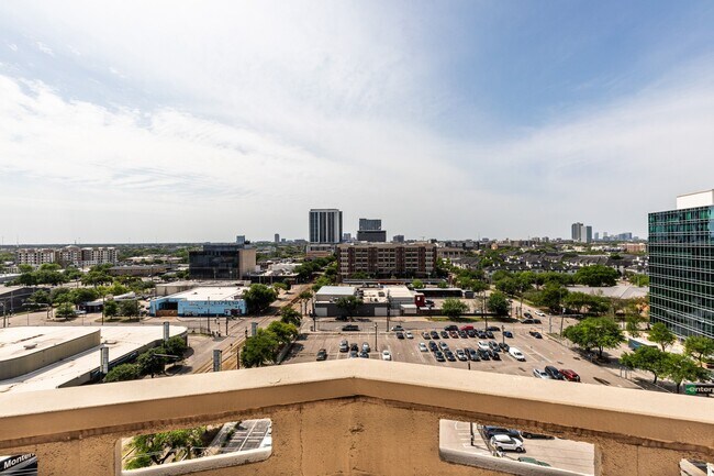 Foto del edificio - 2016 Main St