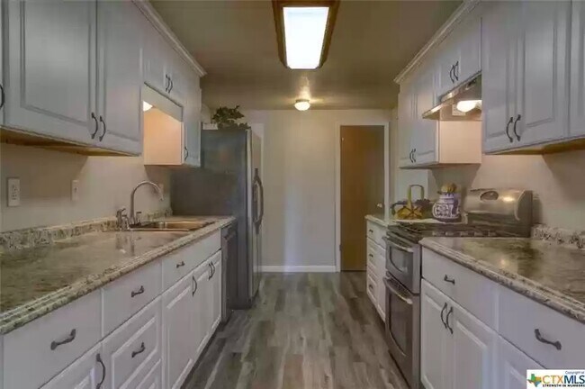 Foto del edificio - 422 E Robin Ln