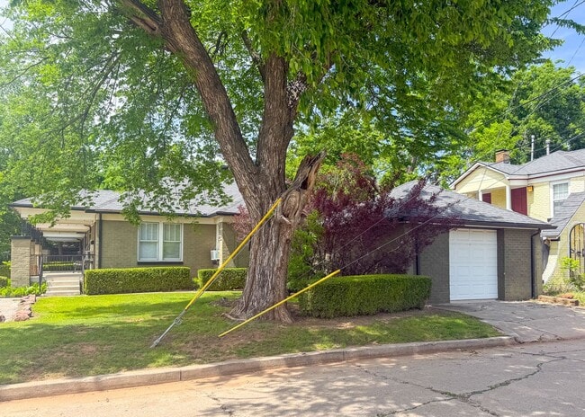 Building Photo - Charming 1-Bedroom Duplex with Storage Garage