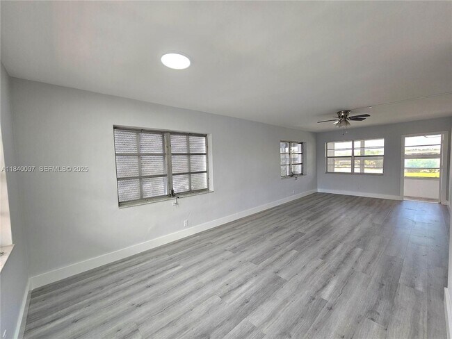 Foto del edificio - 1490 NW 43rd Ave