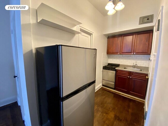 Building Photo - 251 W 102nd St