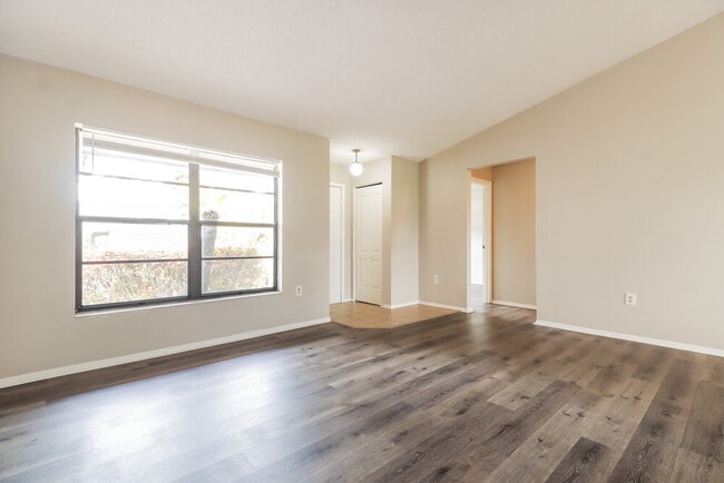 Building Photo - 2225 Hidden Meadows Dr E
