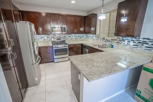 Foto del edificio - COMING SOON! Modern 3-Bedroom Home in Nort...
