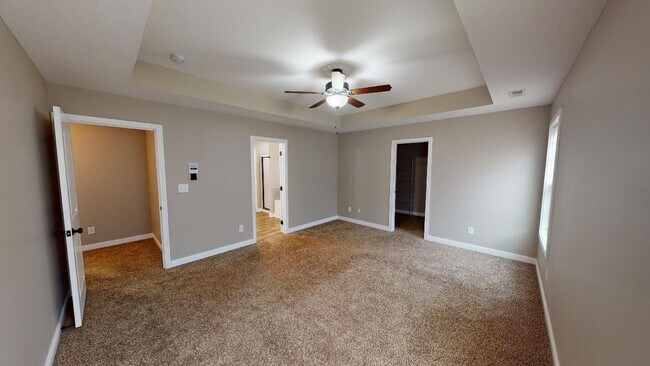 Building Photo - 733 Cavalier Dr
