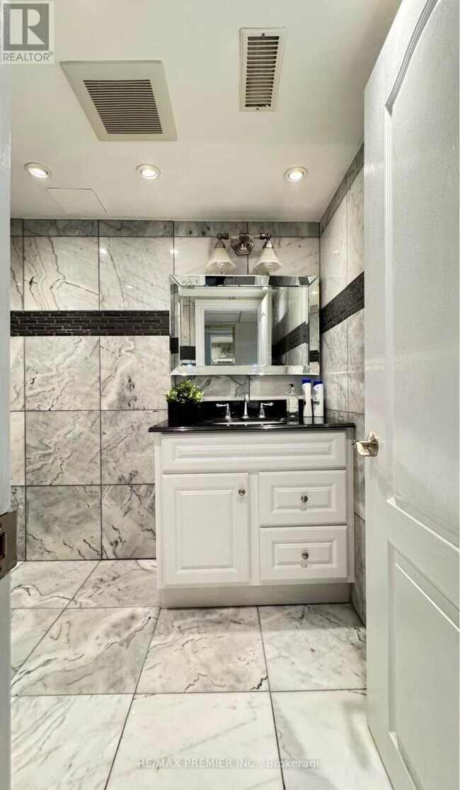 Photo du bâtiment - 3551 Burningelm Crescent