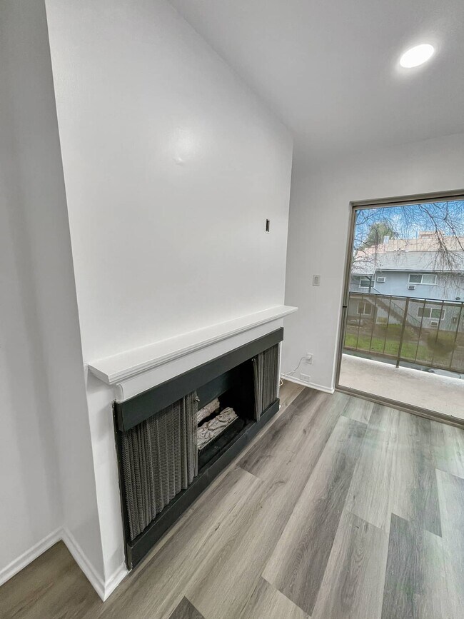 Foto del edificio - 14850 Hesby St