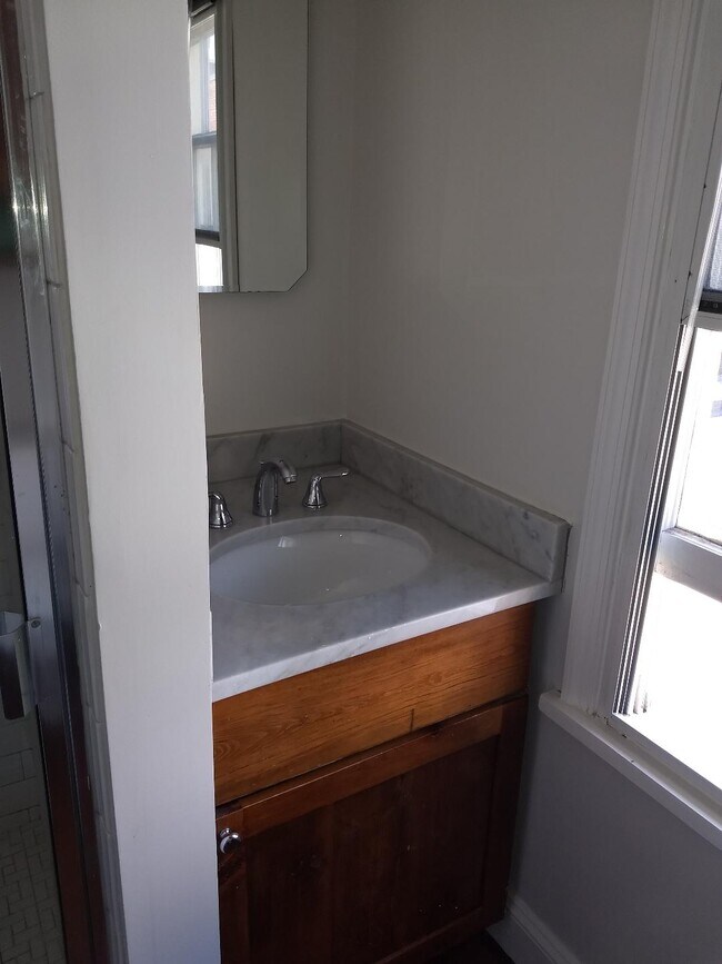 Custom Bath Vanity - 917 S Hanover St