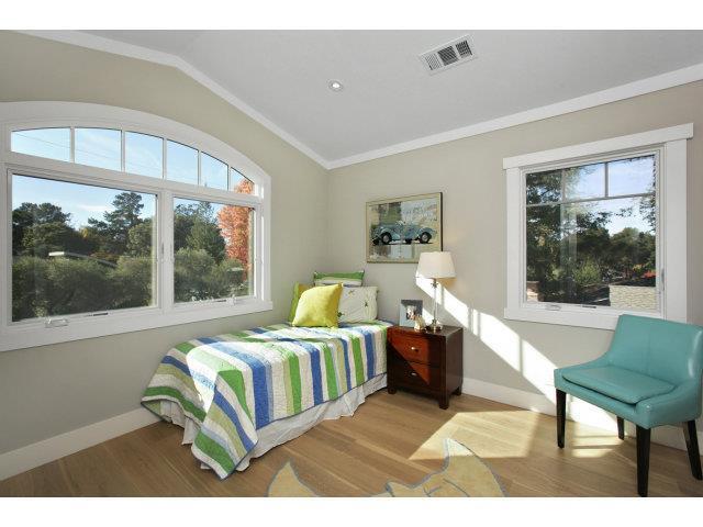 Building Photo - 2025 Santa Cruz Ave