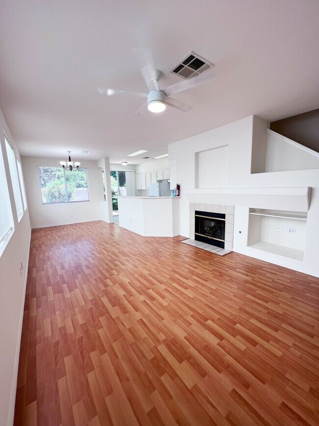 Foto del edificio - 3 Bed/2.5 Bath Townhome at Triana in Scrip...