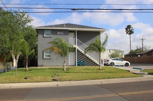 Building Photo - 2714 E Lyon St