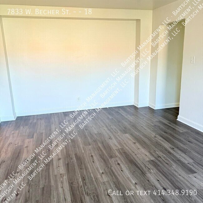 Foto del edificio - 7833 W Becher St