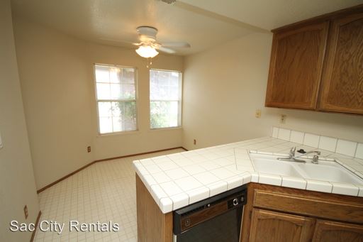 Building Photo - 9405 Soaring Oaks Dr