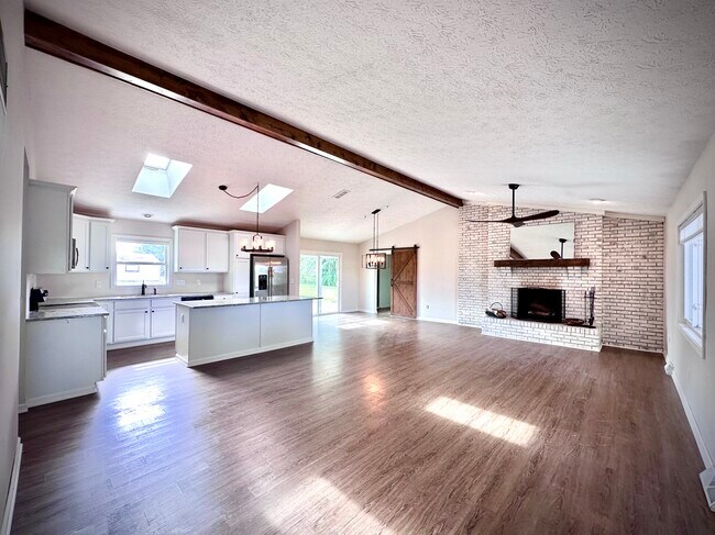 Foto del edificio - 3911 Green Cook Rd