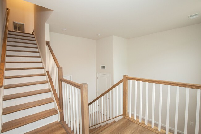 Foto del edificio - 2 Bed/2.5 Bath Well Maintained Townhome in...