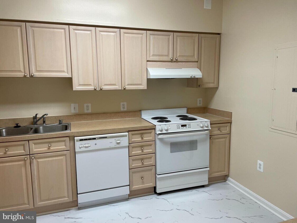 Primary Photo - 3100 N Leisure World Blvd