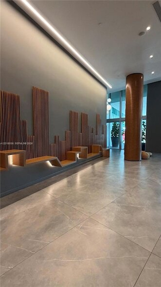 Foto del edificio - 350 S Miami Ave