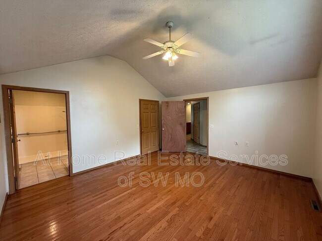 Building Photo - 4305 S Glenn Ave