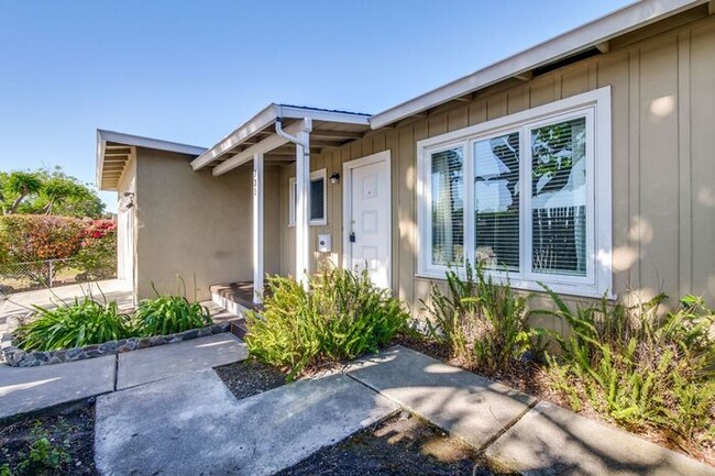 Building Photo - 731 Santa Paula Ave