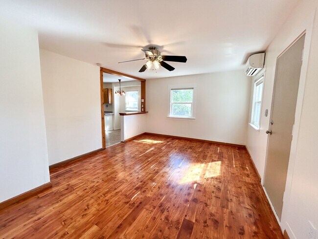 Foto del edificio - Two bedroom, One Bath House