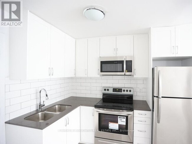 Building Photo - 245-245 Howland Ave