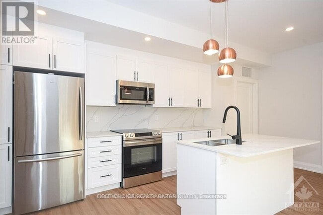 Building Photo - 15 Monk St