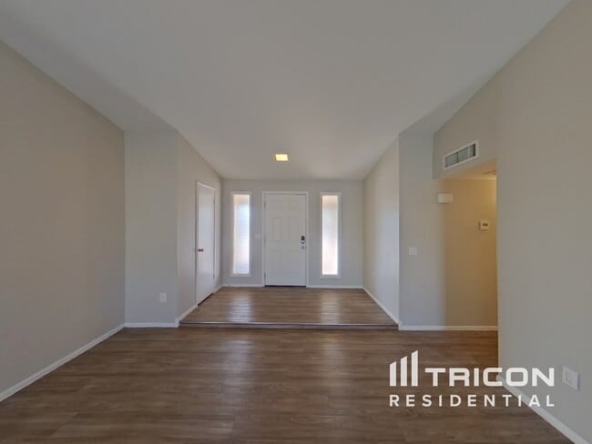 Building Photo - 6109 S Country Club Way Tempe AZ