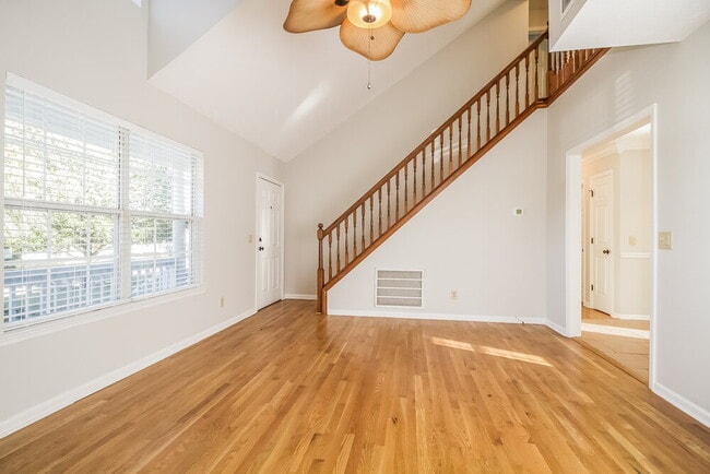 Building Photo - 300 Vernon Traylor Dr