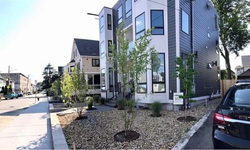 Building Photo - 66 Hooker St
