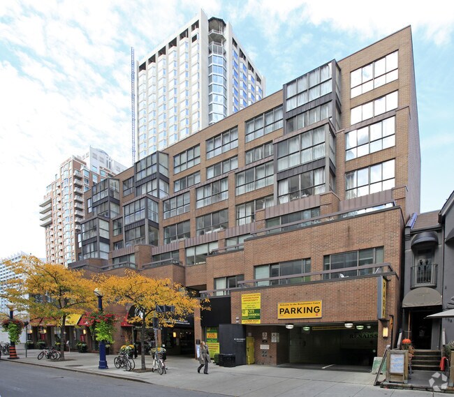 Primary Photo - Renaissance Court