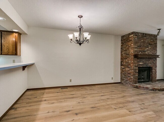 Foto del edificio - Beautiful 3bed/2bath Townhome Available in Westside Norman!!