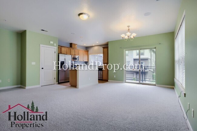 Building Photo - Lovely Condo with 2 primary suites in Hillsboro