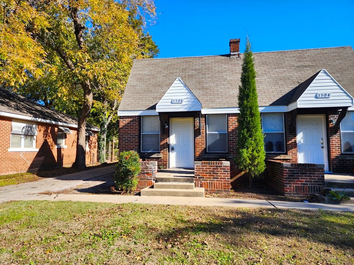 Foto principal - Charming Duplex in Shartel Blvd Addition