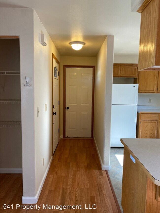 Foto del edificio - 3 br, 2 bath House - 723 SW Larch Rd